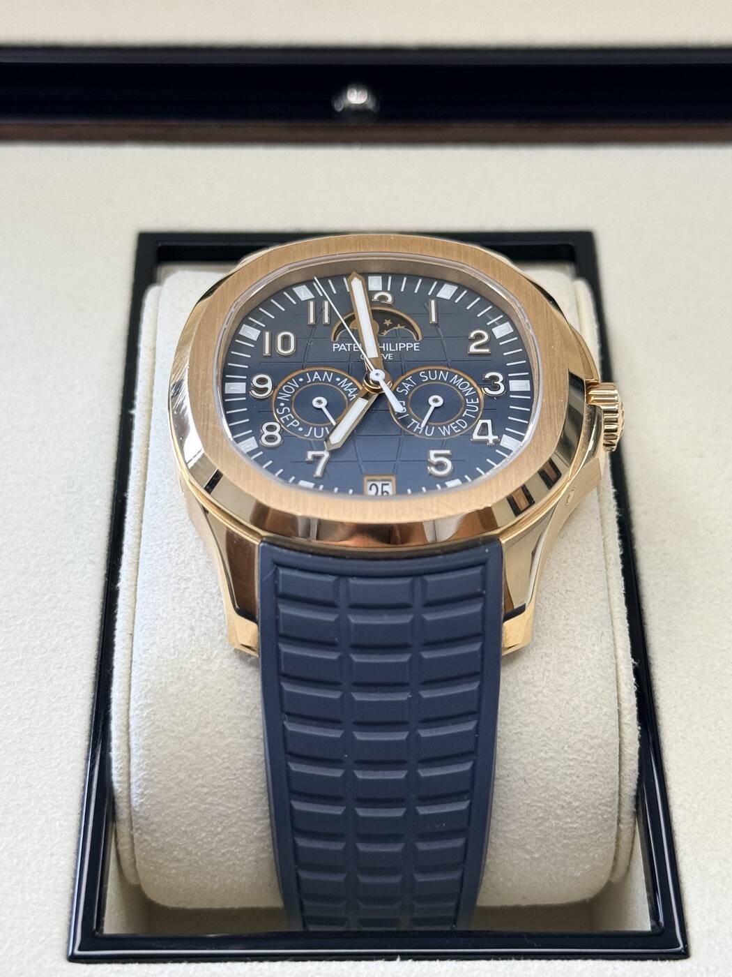 Patek Philippe Aquanaut 5261R-001 in box