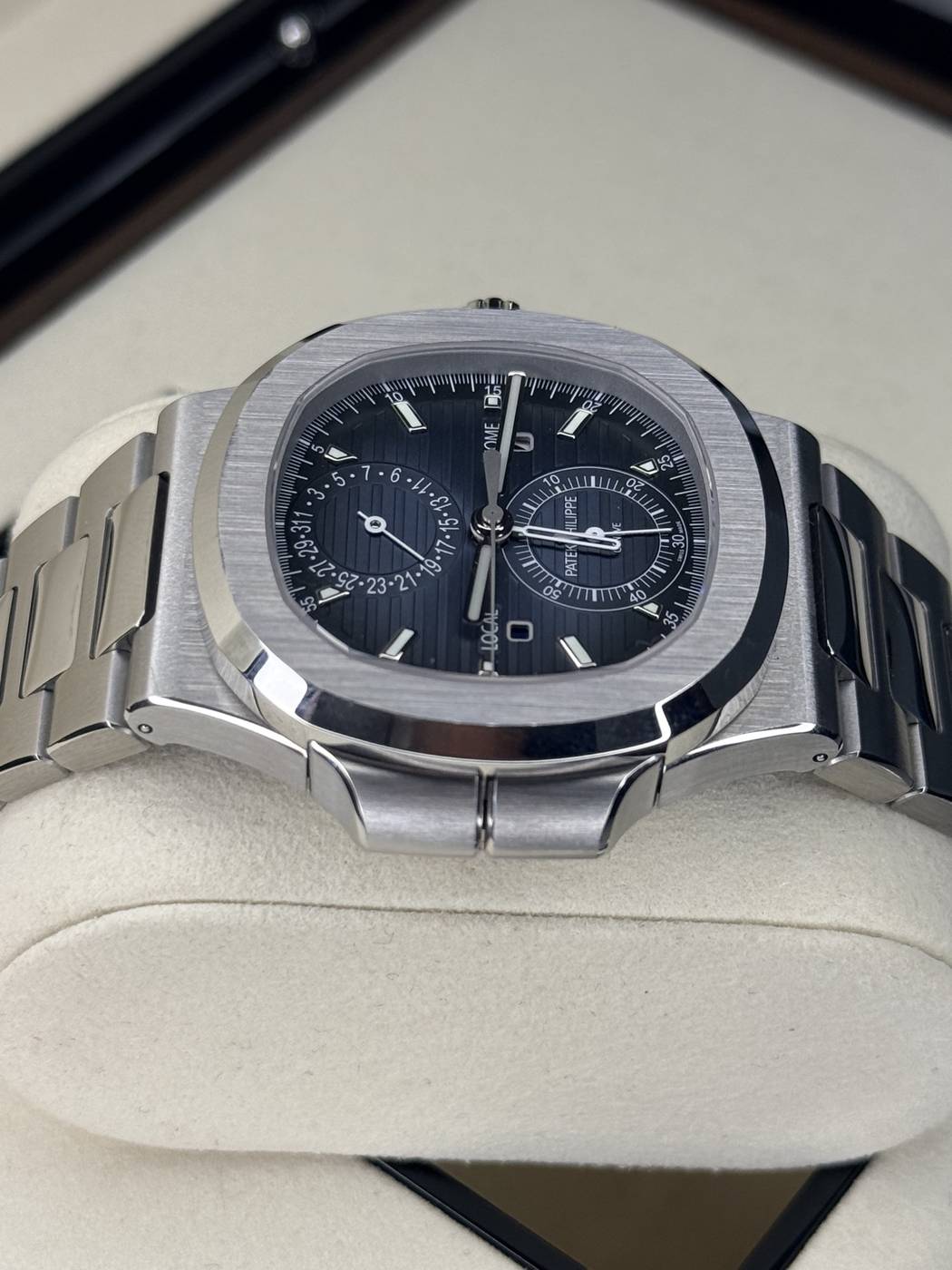 Patek Philippe Nautilus 5990 case