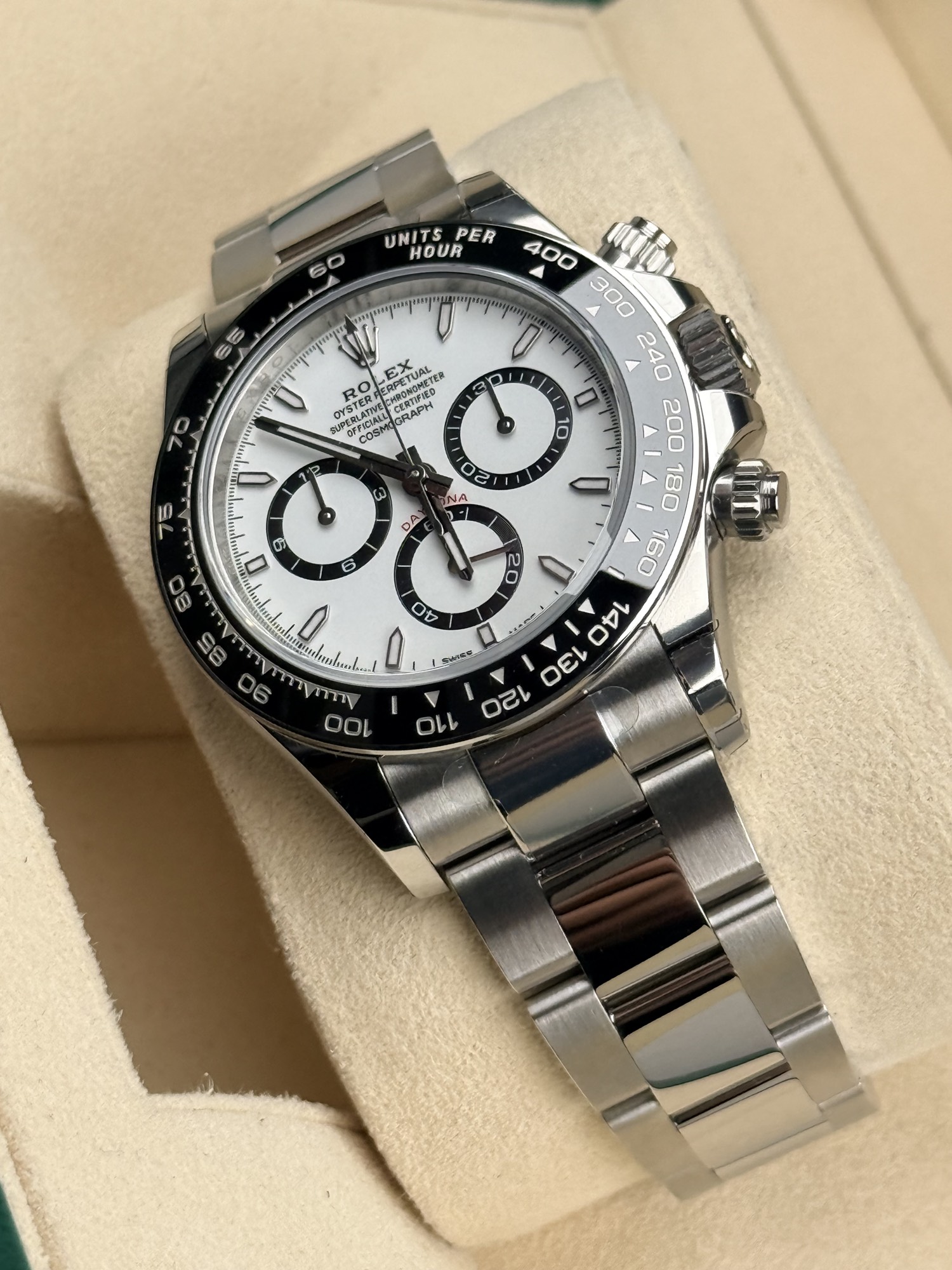 Rolex Daytona Panda 126500LN crown and pushers