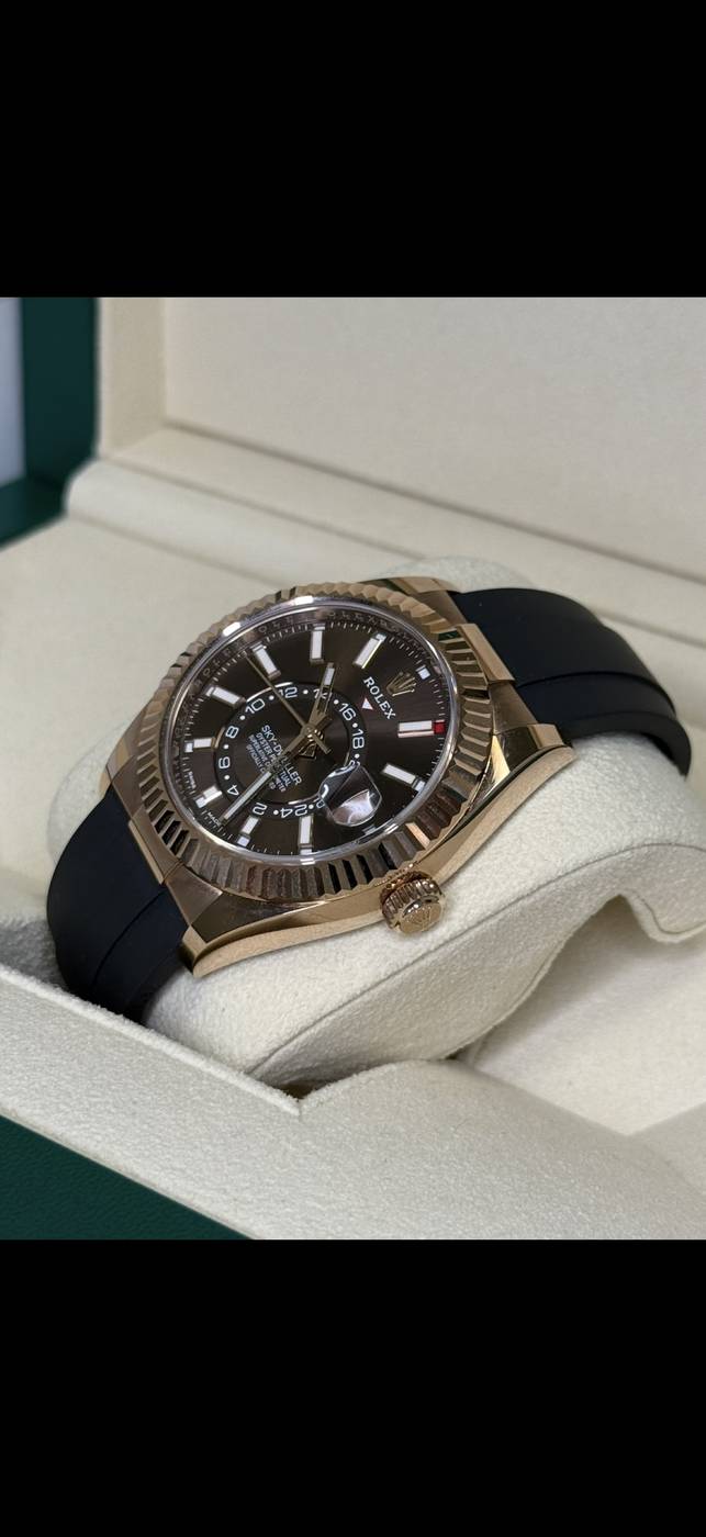 Rolex Sky-Dweller 326235 profile