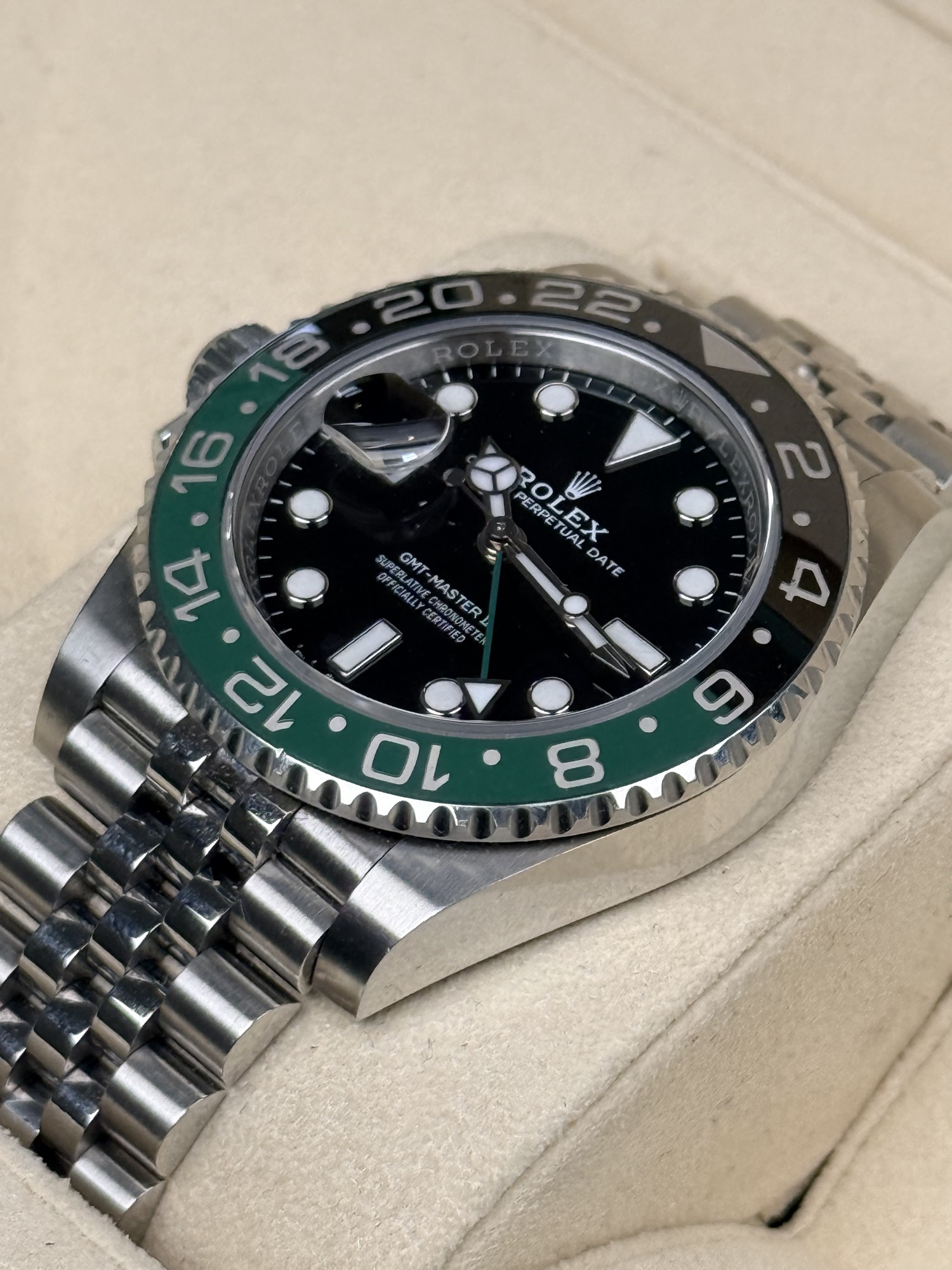 Rolex GMT-Master II Sprite 126720VTNR angle