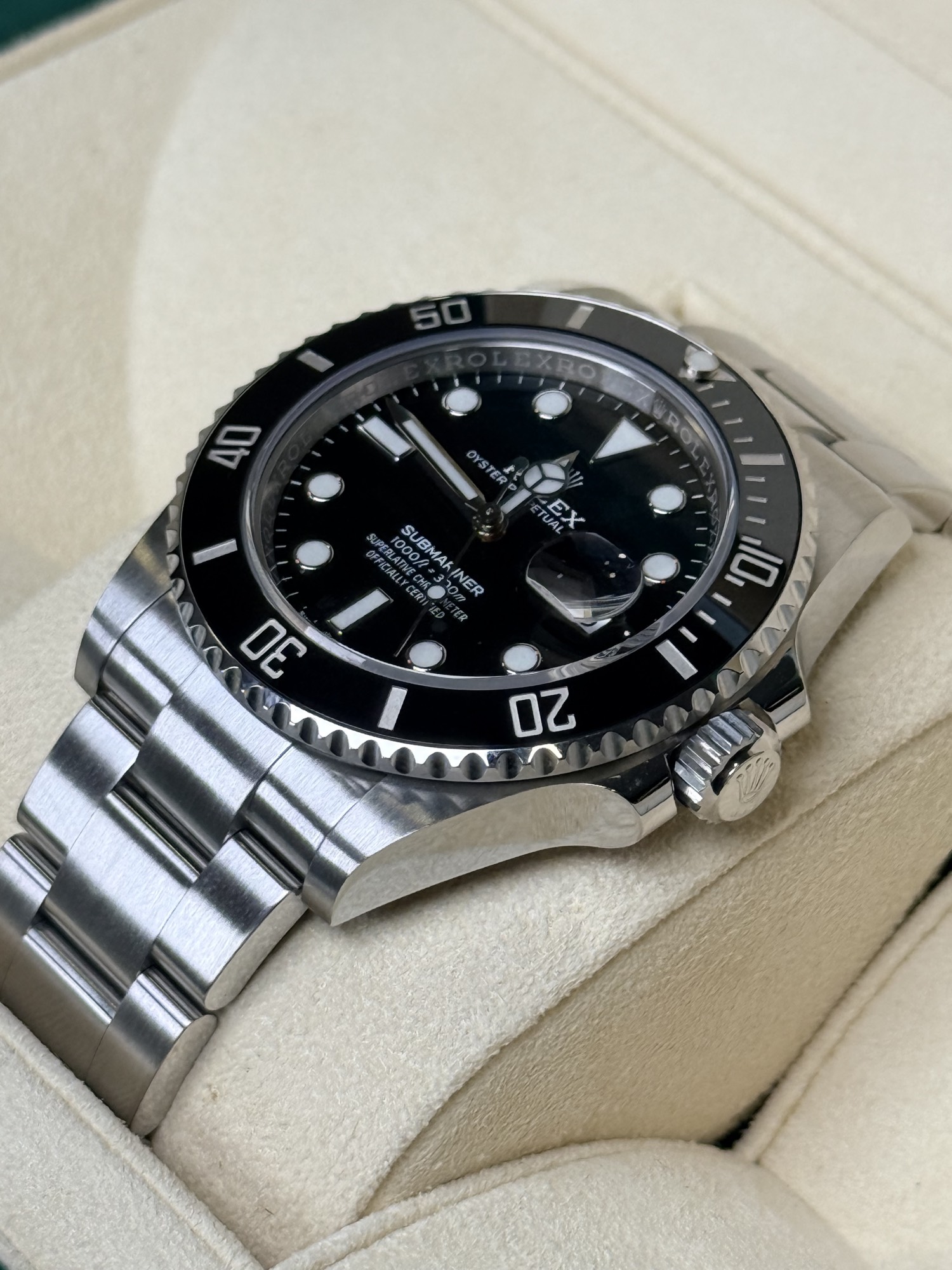 Rolex Submariner Date 126610LN angle