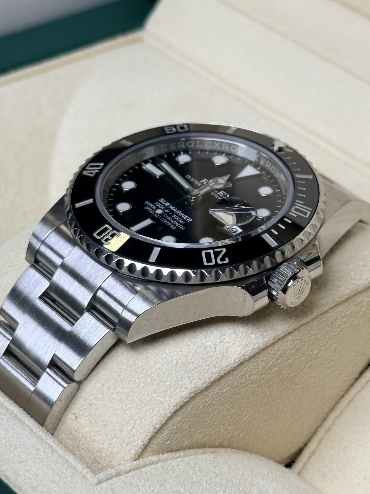 Rolex Submariner Date 126610LN crown